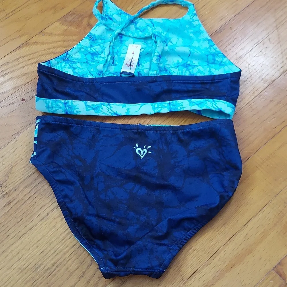 🎁 10/$25 Justice reversible swimsuit, size 8 blue bikini, tye dye batik